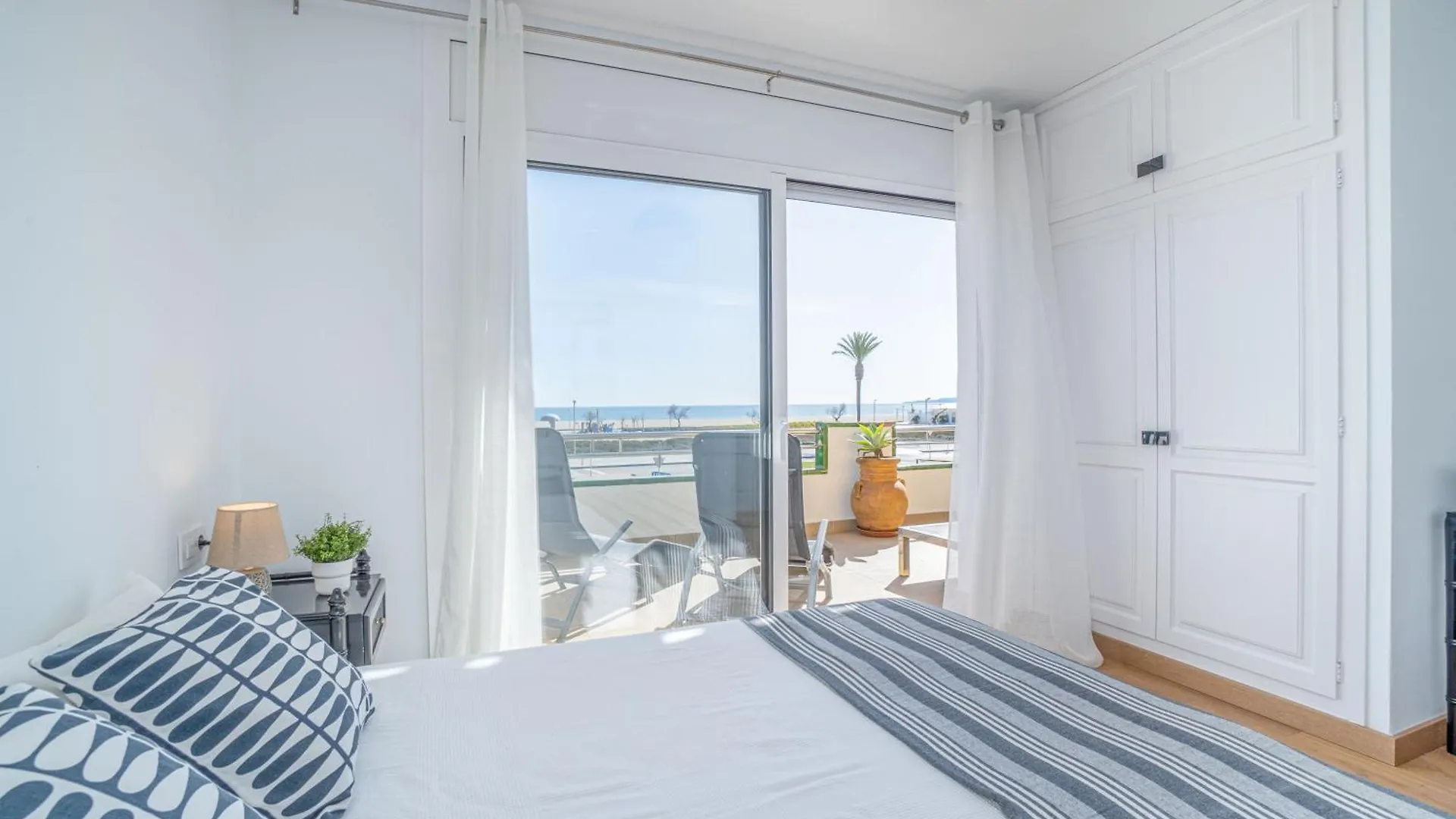 1013 Apartamento Vista Mar Con 2 Habitaciones By Homeselectspain Empuriabrava